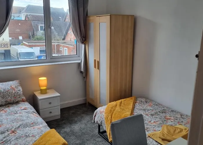 Seaside 2 Bed Flat Sleeps 6