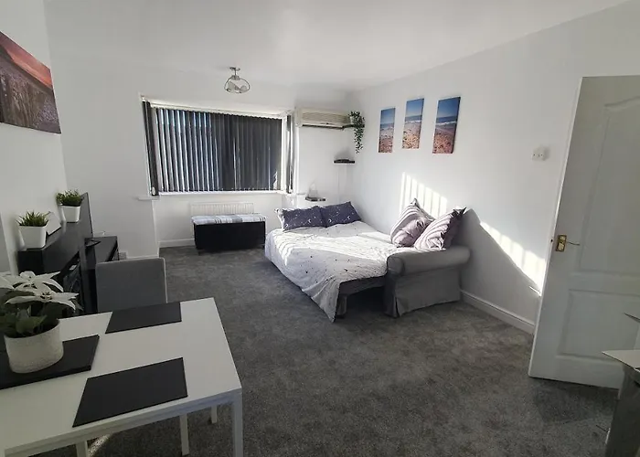 Seaside 2 Bed Flat Sleeps 6