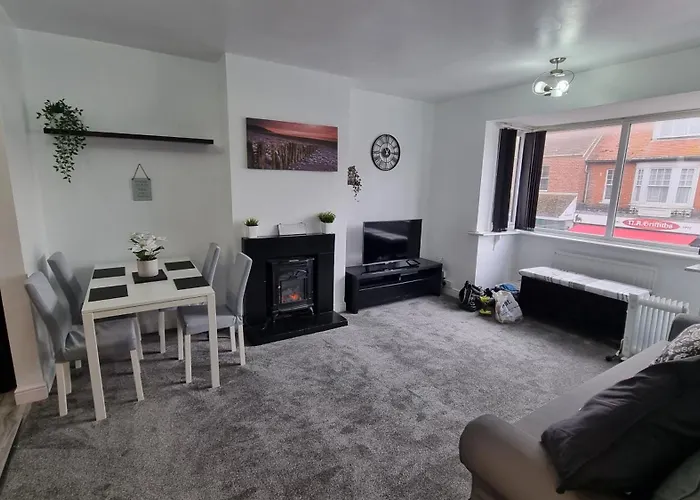 Seaside 2 Bed Flat Sleeps 6
