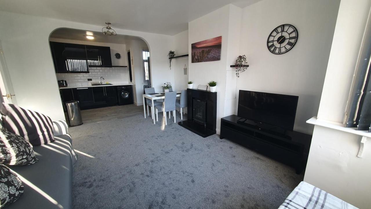 Seaside 2 Bed Flat Sleeps 6 * Lee-on-the-Solent