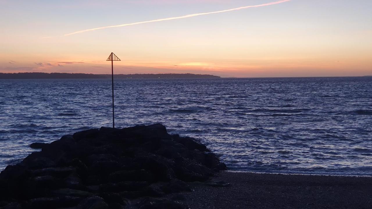 Apartment Seaside 2 Bed Flat Sleeps 6 Lee-on-the-Solent