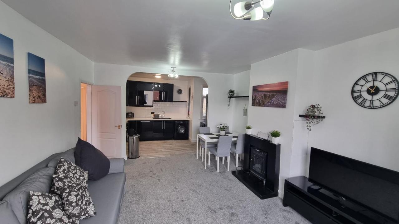 Seaside 2 Bed Flat Sleeps 6 *