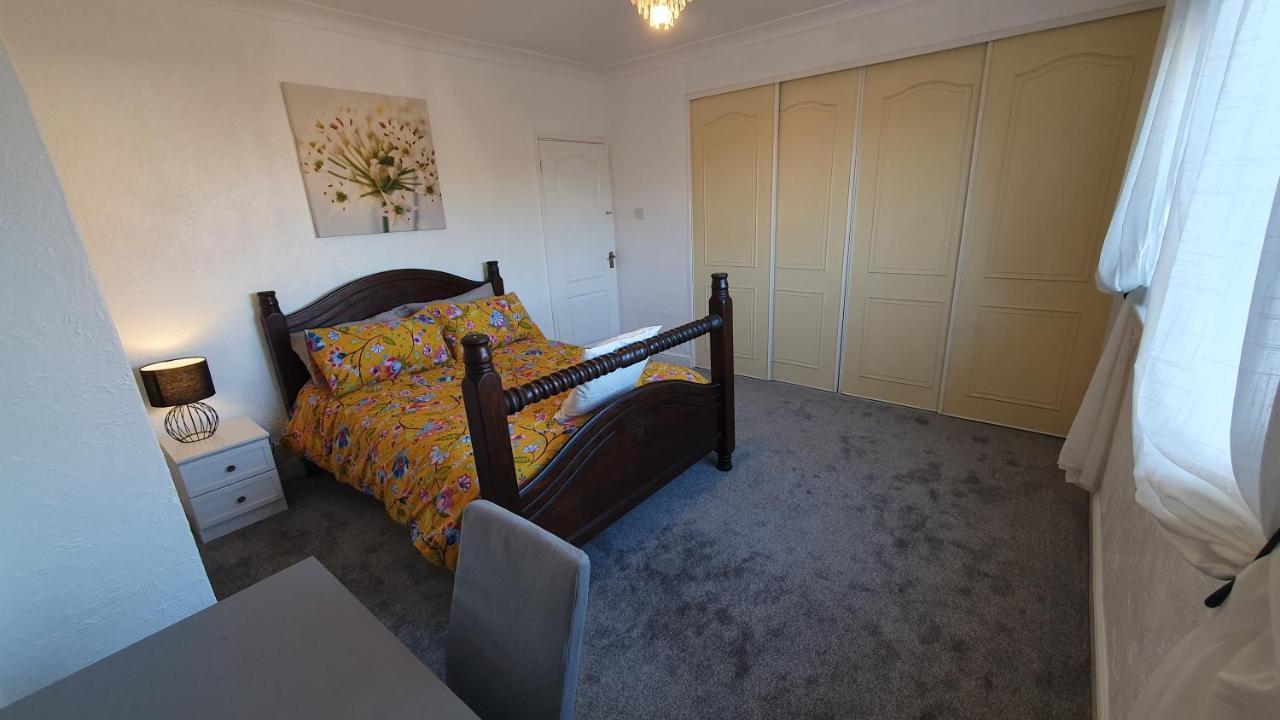 Seaside 2 Bed Flat Sleeps 6 Apartment