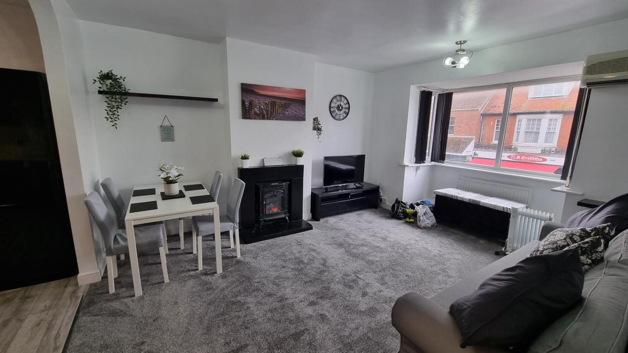 Seaside 2 Bed Flat Sleeps 6 *