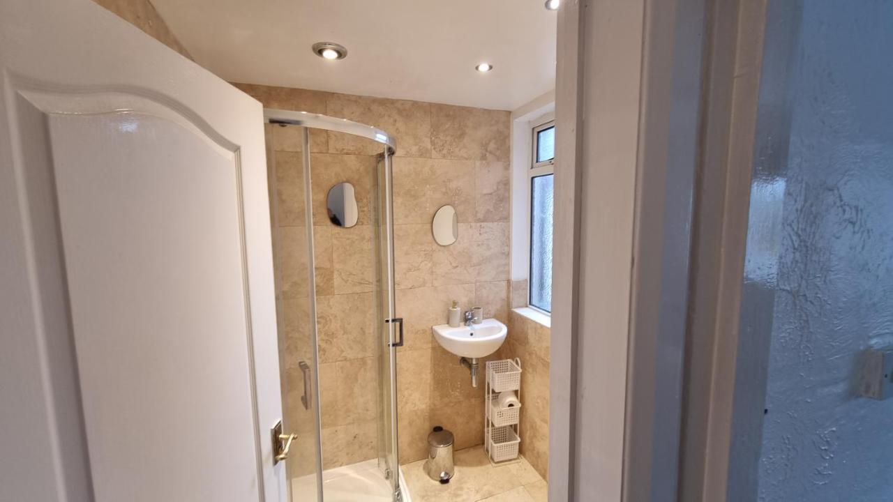 Seaside 2 Bed Flat Sleeps 6 Lee-on-the-Solent